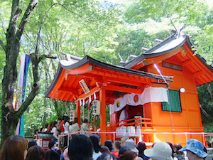 世界芸術文化振興協会主催の東京大薪能は、今や東京の夏の風物詩